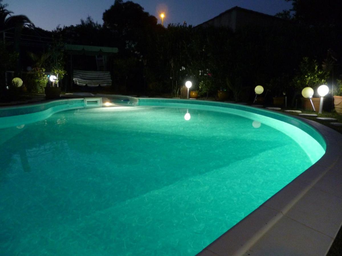 Bed and Breakfast Chez Patrick Roujan Экстерьер фото